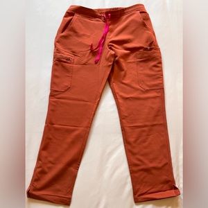FIGS Women’s Yola Skinny Pants in Terracotta
PETITE, M